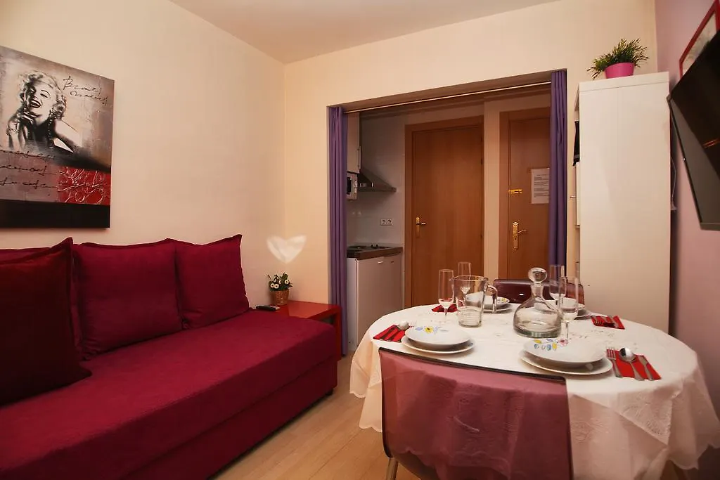 Stopbarcelona Universidad Apartments 0*, Barcelona